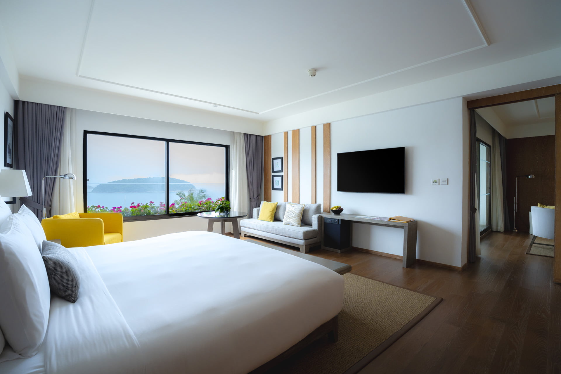 Royal Ocean View Suite - The Nai Harn Phuket